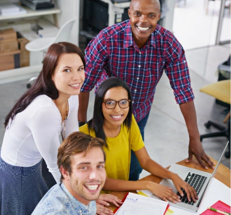 compañeros de trabajo sonriendo